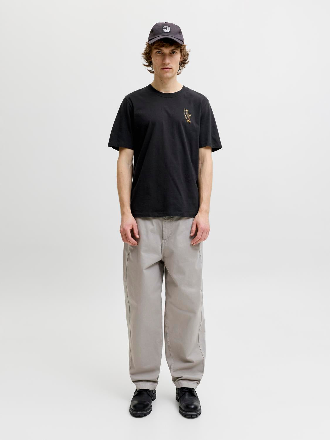 model_shot-front_full